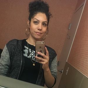 Meet your Posher, Niagii Fashion